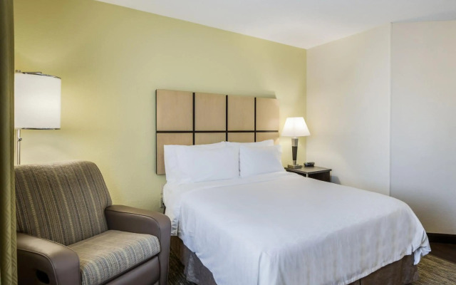 Candlewood Suites Virginia Beach Town Center by IHG