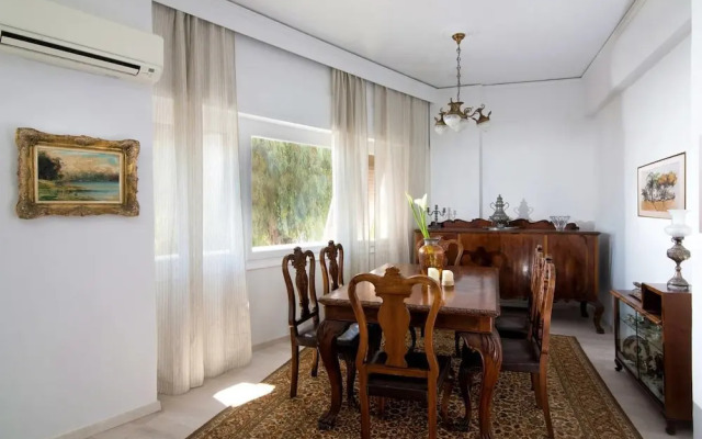 Bright stylish flat 10' walk to centre