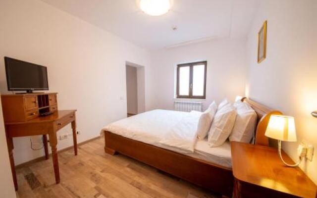 Bucharest Boutique by Jullie