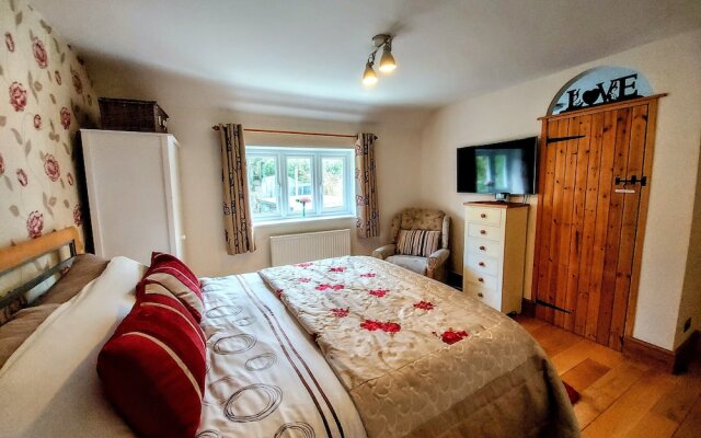 Small double en-suite with stunning views - Contactless Check-In