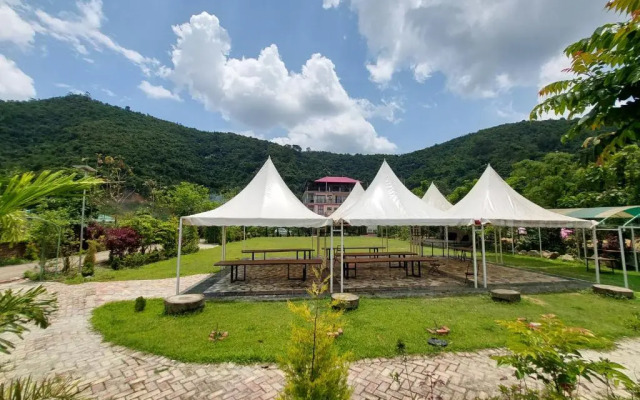 Shalom Farmhouse by the hillside