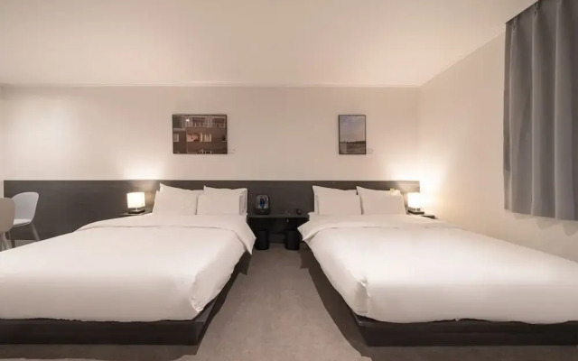 Workers Hotel Daejeon by Aank