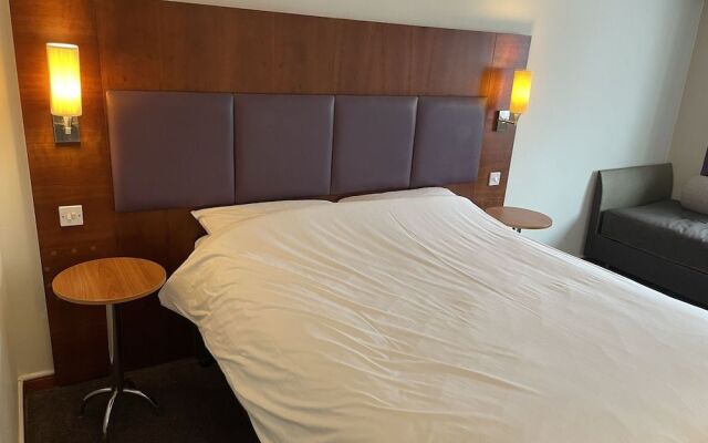 Cat & Lion Country Pub and Hotel