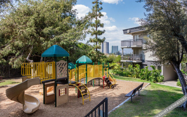 Toluca Hills Apartments By Avalon
