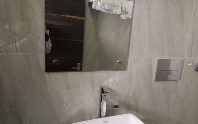 OYO 6709 Hotel L N International