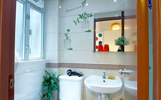 WC Downtown 3-bedroom Apartment MTR Downstairs 14C