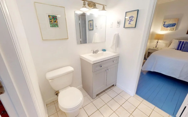 712 2nd Avenue - Upper