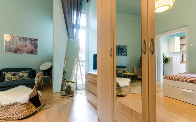 Kaz 28 Studio In The Heart Of Party District.