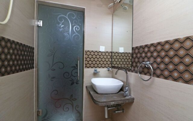Capital O 1138 Hotel Emerald