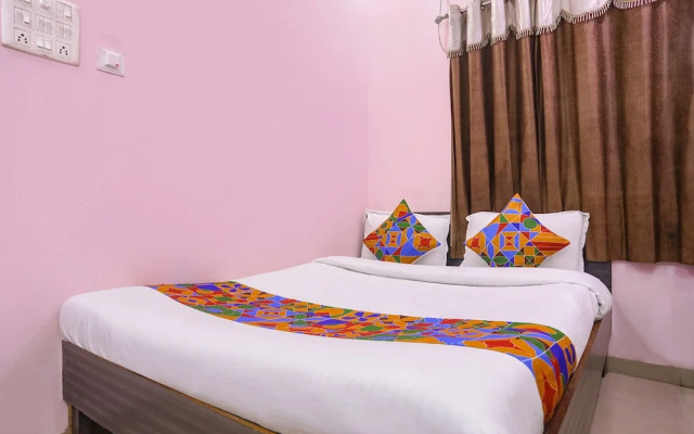 Fabhotel Tara Deluxe