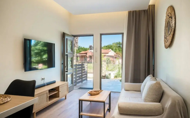Phos Elegant Residences by Konnect, 400m to the beach
