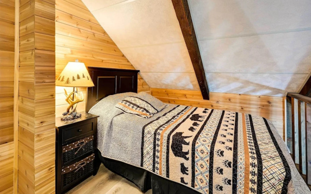 Secluded Garden Valley Cabin w/ Deck & Views!