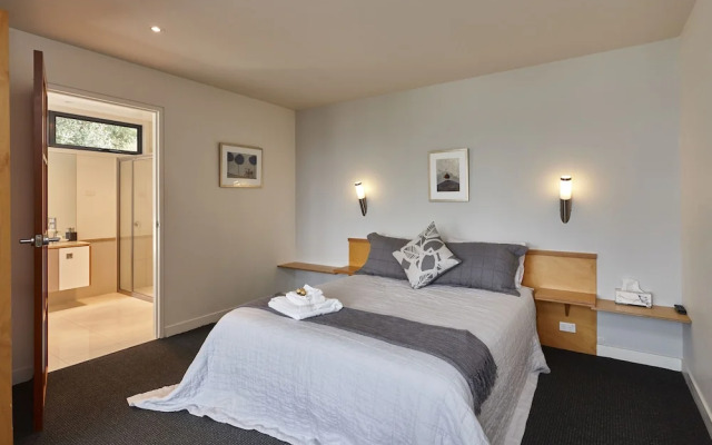 Rosevears Vineyard Retreat