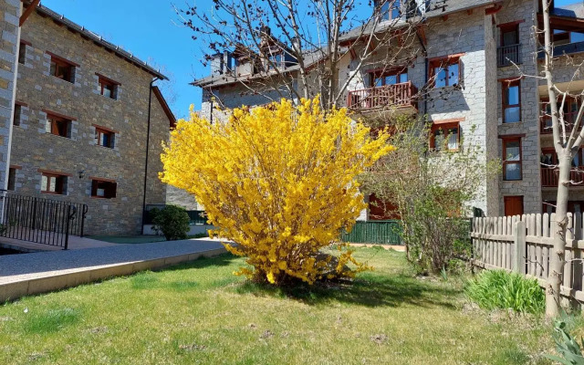 B25 - La Granja, Bajo con jardín - Villmor