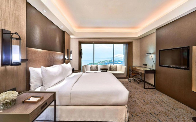 Conrad Manila