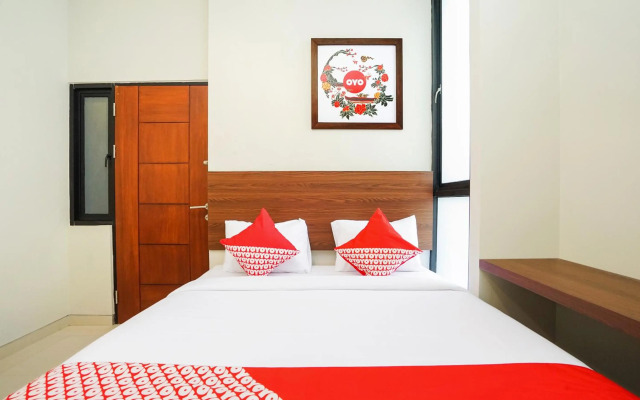 The Colins by OYO Rooms