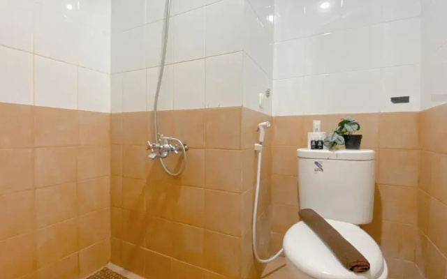Cozy Living 2Br At Green Pramuka City Apartment