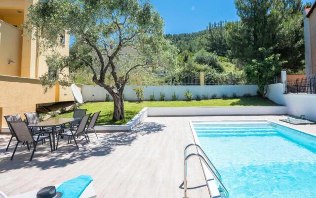 Louloudis Pool Villa