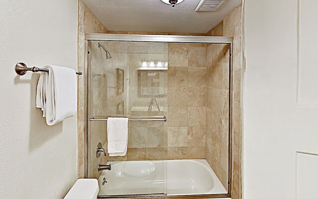 Charming & Warm Private 'in-Town' Home by RedAwning