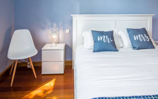 The Cliff Side Apartment by MHM