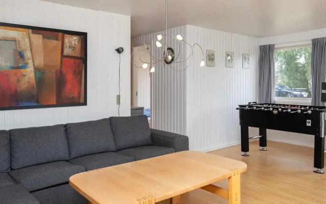 9 Person Holiday Home in Vaeggerlose