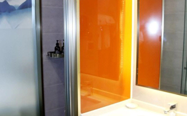 VX Hotel Lianyun Gang Guanyun Baichen Plaza