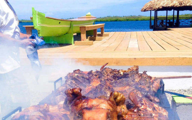 The Venue - Utila