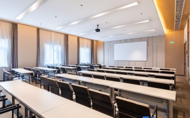 Tianjin Jinwan Square Fifth Avenue Atour Hotel