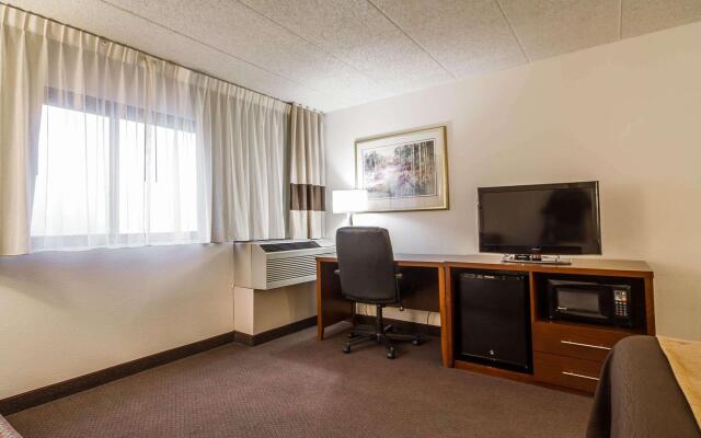 Comfort Inn & Suites Madison - Airport