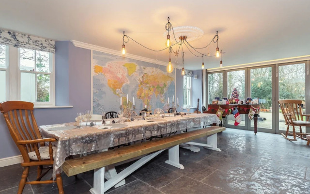 Vallis Oak Villa