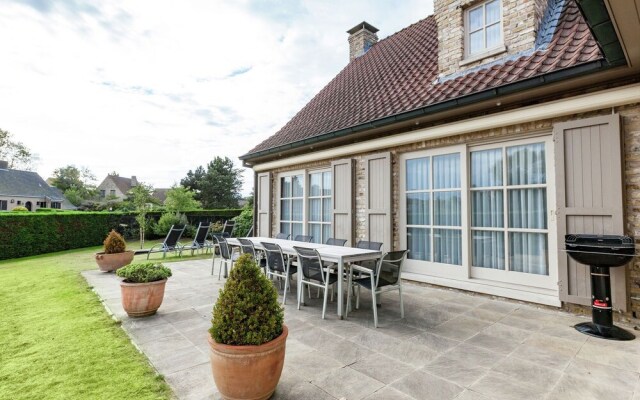 Luxurious Villa in De Panne with Garden