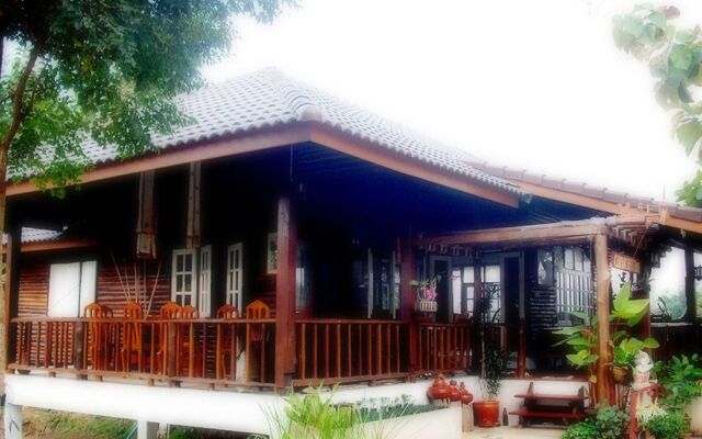 Ban Chomna Resort
