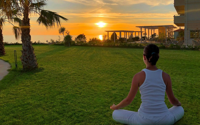 King Maron Wellness Beach Hotel
