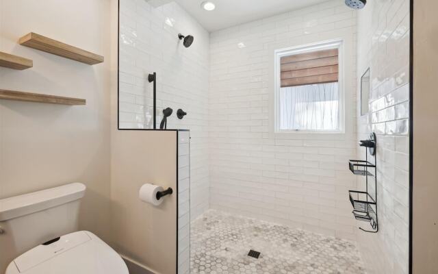 Chalet Blue 2 Bedroom Home by RedAwning