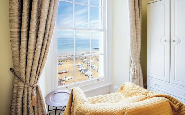 5 Belle Vue Court - 2 Bedroom Apartment - Tenby