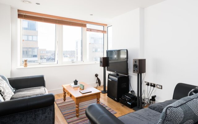 Modern Muscians 2BR Flat in Greenwich