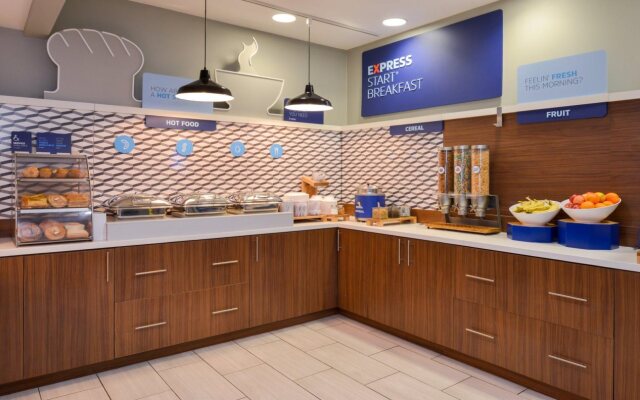 Holiday Inn Express Hotel & Suites Southfield - Detroit