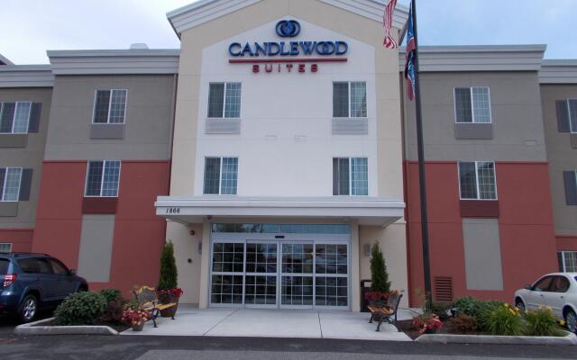 Candlewood Suites Burlington South, an IHG Hotel