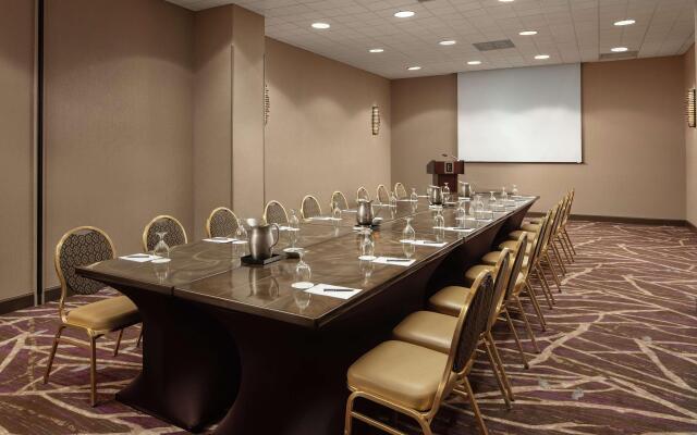 Embassy Suites by Hilton Crystal City National Airport