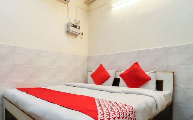 OYO 11762 Trimurti Guest House