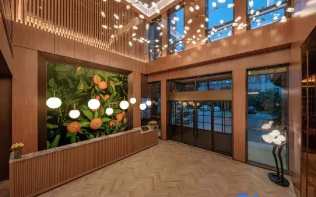 Orange Hotel (Yuyao Colorful City)
