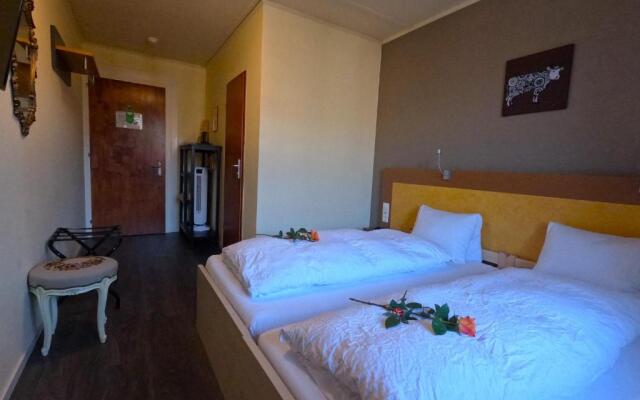 Alpenrose Hotel & Gardens
