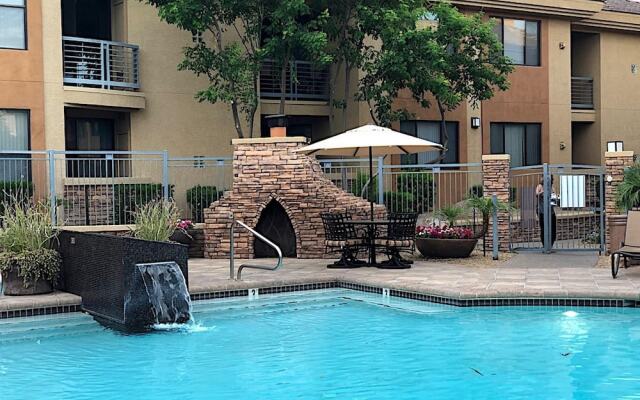 Uptown Simplicity - 3 Bedroom by Casago