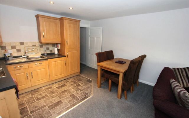 Commonhall Apartments, Top Floor