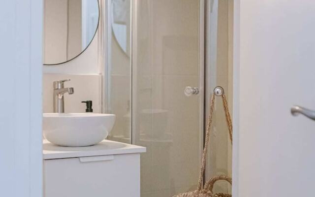 Cozy, Well-equipped Studio in Montmartre for 2!