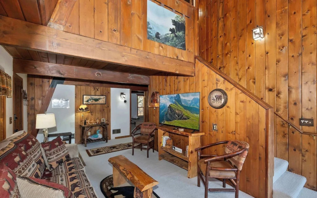 Yosemite Pines Cabin - Sleeps 8