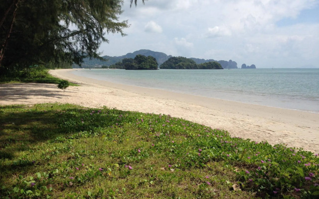 Sand Beach Bungalow