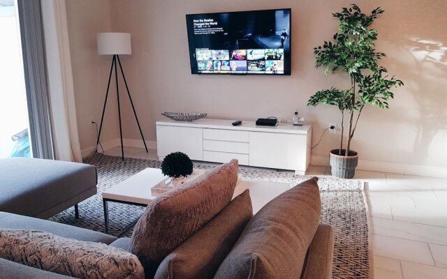 1556 PD - Poolside Bliss: Enchanted 4BR Townhome