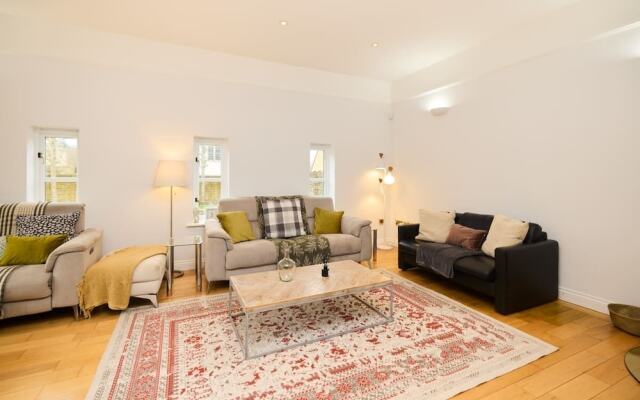 The Bourton-on-the-water Place - Lovely 5bdr House With Parking + Garden