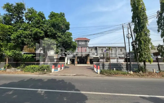 Hotel Dewi Near Gor Merdeka Jombang Mitra Reddoorz